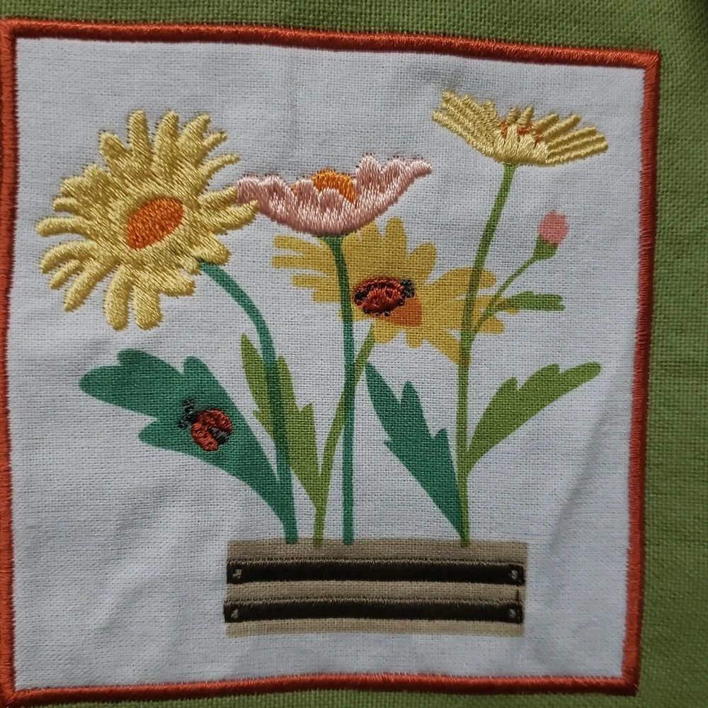 Design Imports NWT Kitchen Towel S/2 with Embroidered Flowers Design
